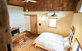 自然素材でリノベした木の香り漂う貸切宿｜藤野民宿（Fujino Guest House）